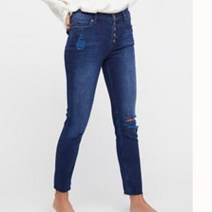FREE PEOPLE “ Destroyed Reagan” jeans